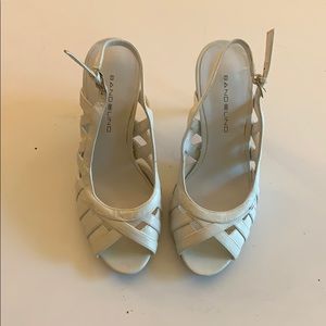 bandolino strappy heels